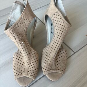 Women’s Open-Toe Perforated Suede Heel - Beige